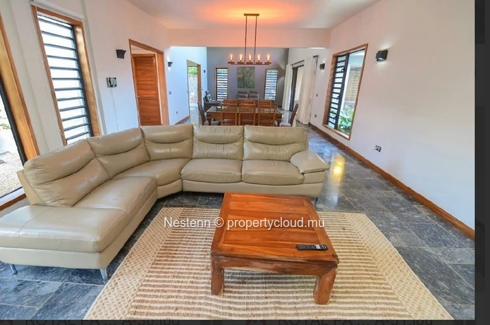 Villa contemporaine de 3 chambres dans un domaine sécurisé 