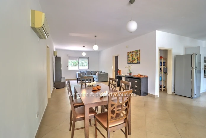 Villa de plain pied dans une residence securisee, prés de la mer