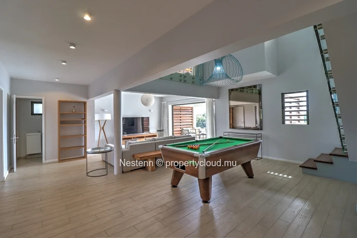 Penthouse de 4 chambres avec vue sur la mer dans une région recherchée. 