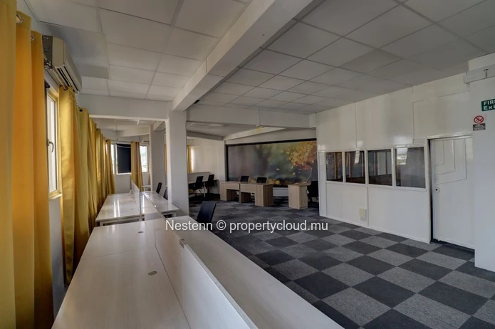 Furnished office on the 4th floor with stunning views of the city center
