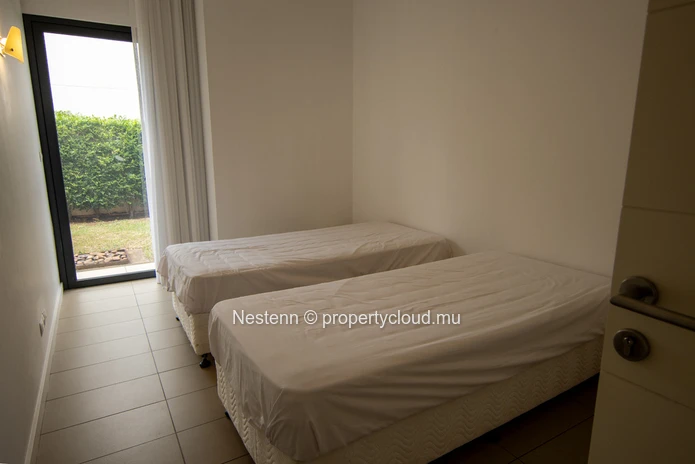 Furnished ground floor apartment with 3 bedrooms and garden 