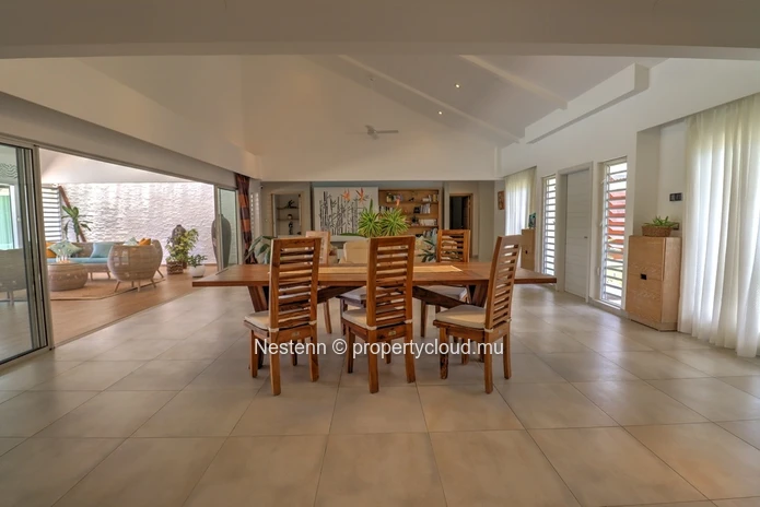 Superbe villa de luxe avec jardin 