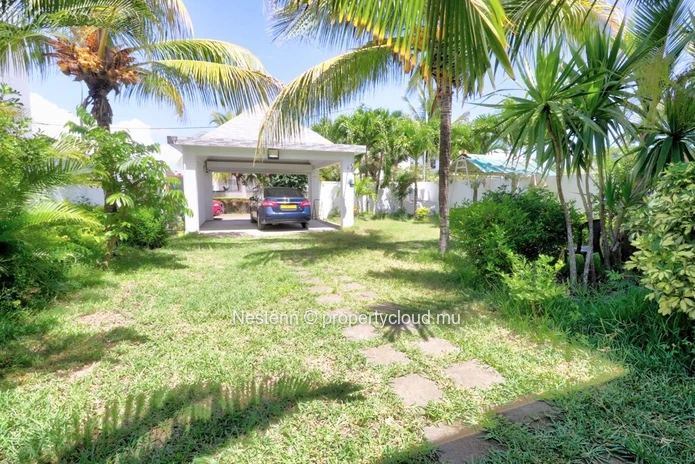 À LOUER – Superbe villa en Duplex  avec Piscine et Grand Jardin arbore.