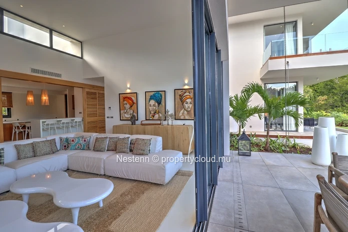 Exceptionnelle villa de 5 chambres en suite dans un cadre enchanteur de bord de rivière