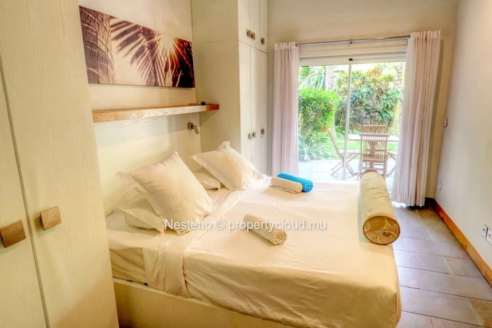 2-bed apartment in a secure residence across from the beach