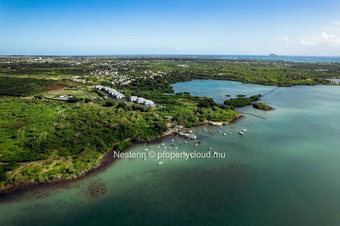 Upmarket 3-bed apartment with seaview. 