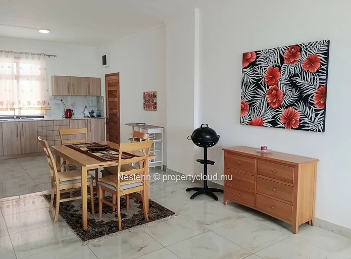 Spacious apartment in a secure and extremely quiet residence