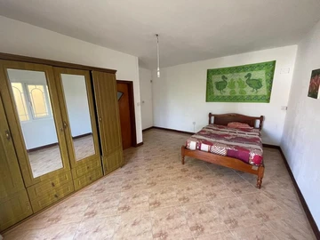 6 Bedroom House