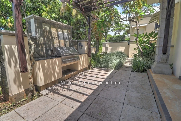 Spectacular colonial-style 4-bed villa 