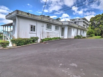 6 Bedroom House