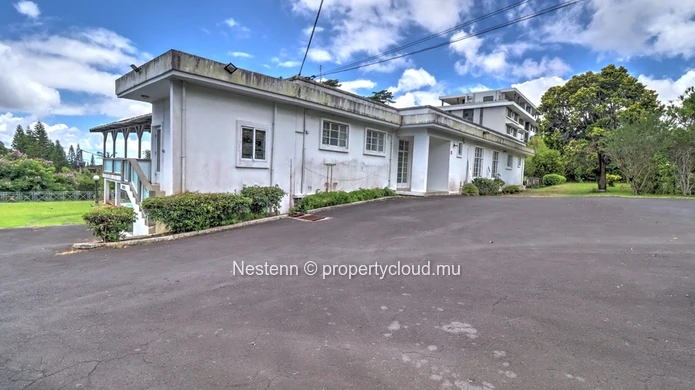 Exceptional property of 5,800 m² 