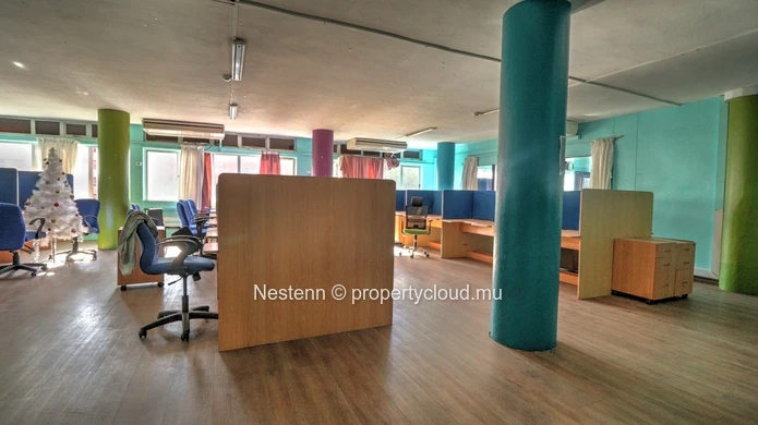 Office space of 371.61 m² 