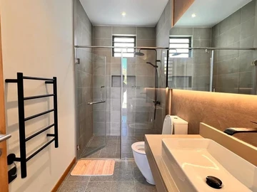 6 Bedroom House