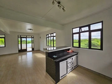 6 Bedroom House