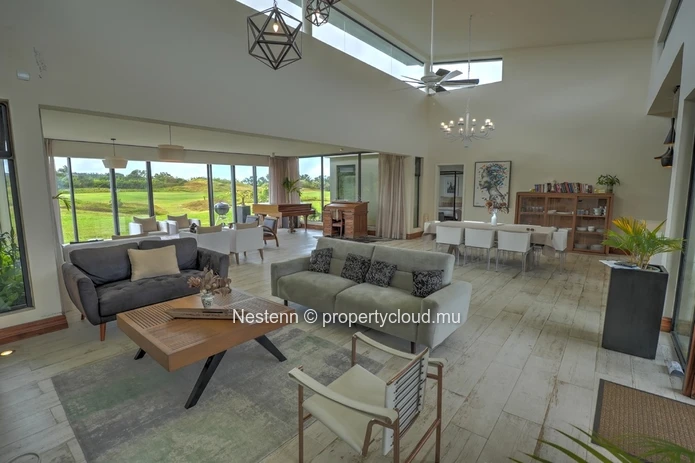 Vivez l'Excellence sur un Domaine de Golf