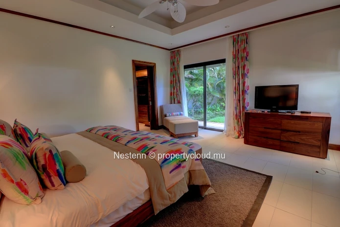 Beautiful 5-bed sea view villa on Ernie Els Golf Course