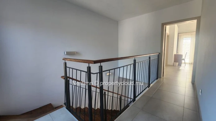 Duplex sécurisé de 3 chambres dans une résidence fermée