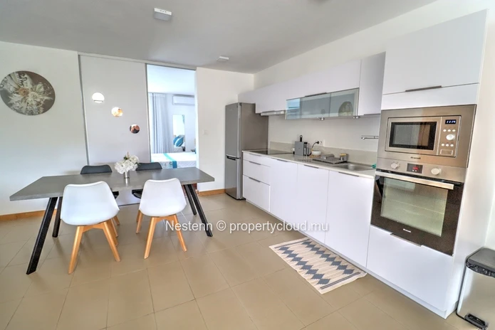 Beautiful 2 bedroom apartment just minutes from the beach