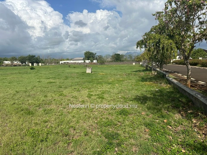 Premium land of 1054m2 in fast-Growing area