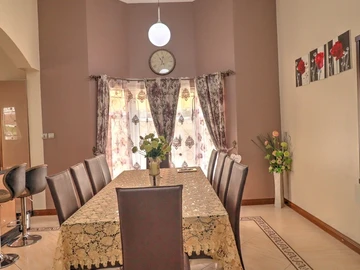 5 Bedroom House