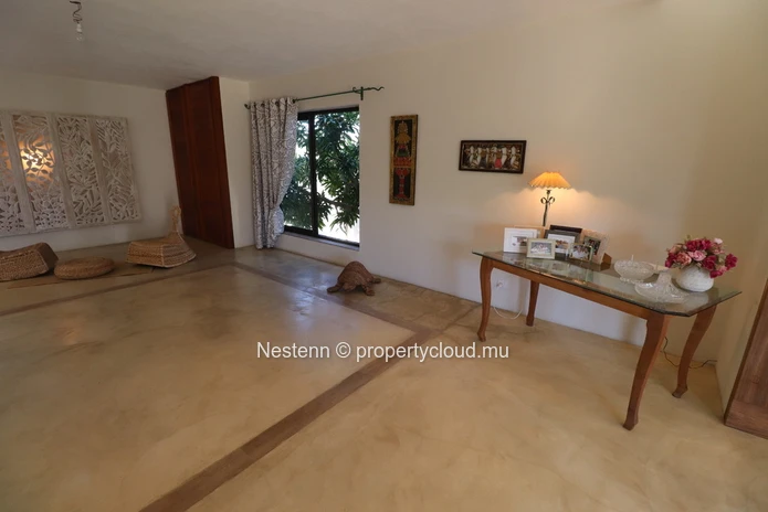 Domaine résidentiel avec 1 villa et 4 bungalows - Avec permis.