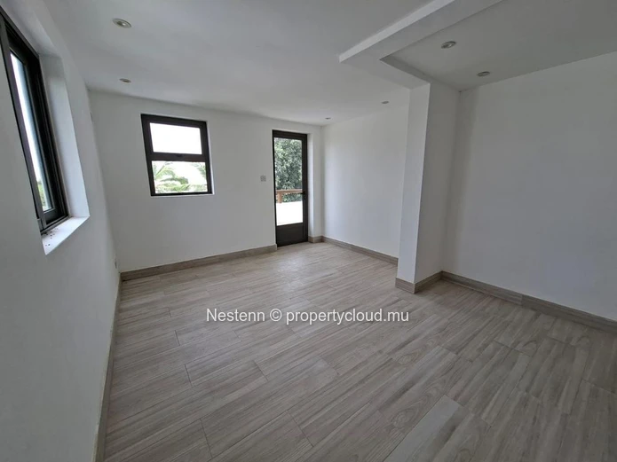 Villa de 4 chambres dans un residence securisee proche de la plage 