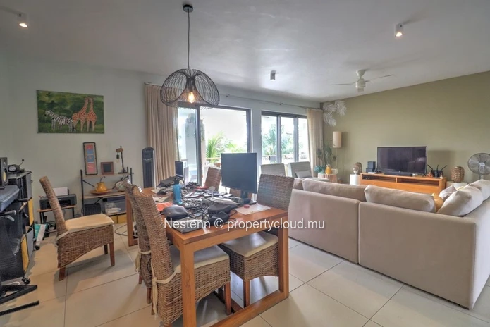 Penthouse moderne et bien agencé de 3 chambres à coucher à quelques minutes à pied de la plage