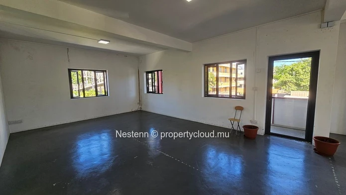 Bâtiment commercial de 223m2