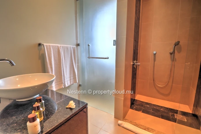 Appartement de luxe de 3 chambres dans un domaine prestigieux.