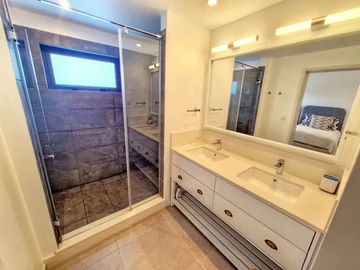 4 Bedroom Apartment