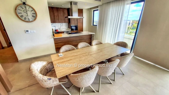 Fabulous 3-bedroom penthouse in a secure, upscale residence