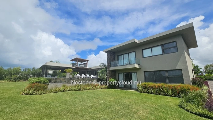 Villa de 4 chambres à l'architecture moderne dans un prestigieux domaine de golf