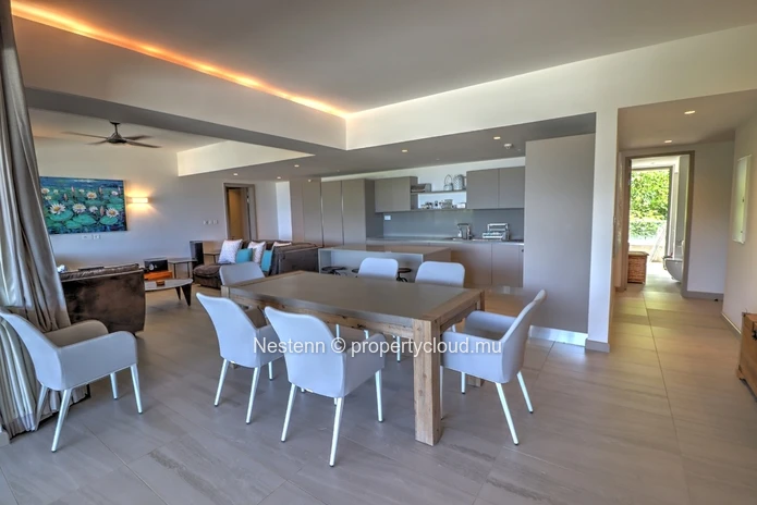 Modern 3 bedroom apartment with private pool and direct beach access