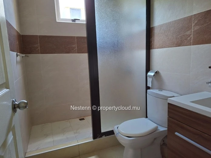 3 bedroom duplex very close to the beach