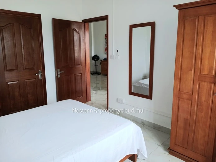 Spacious apartment in a secure and extremely quiet residence
