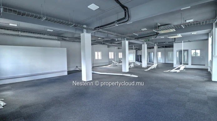  Bâtiment stratégique de 2 158,1 m² 