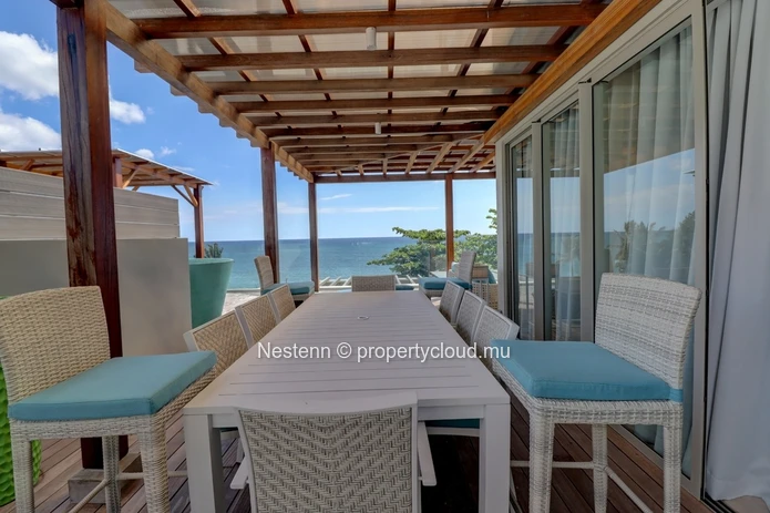 Spectacular beachfront penthouse 