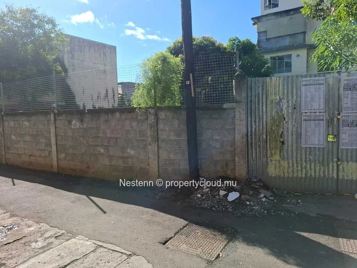 Terrain commercial de 333,5 m² 