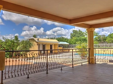 9 Bedroom House