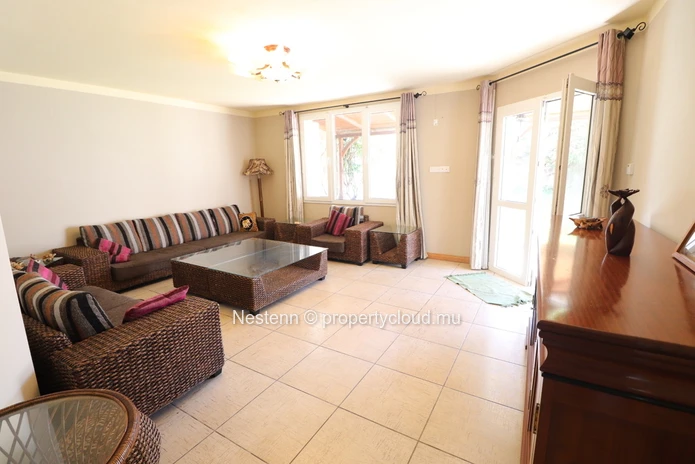 Maison familiale de 3 chambres avec piscine 