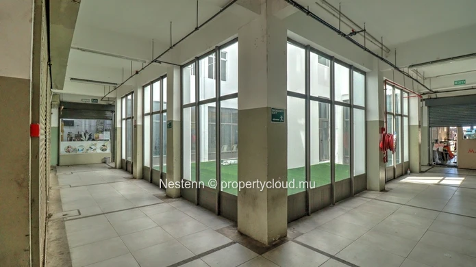  Bâtiment stratégique de 2 158,1 m² 