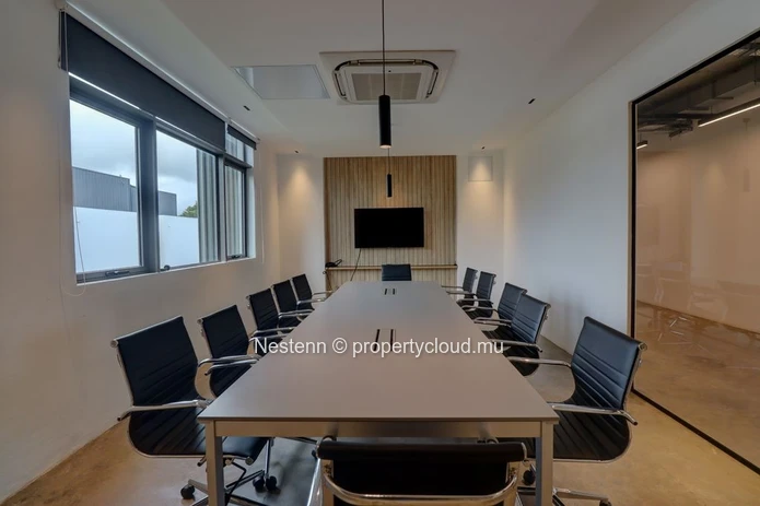 Prestigious office with breathtaking views in the heart of the Vivea Business Park