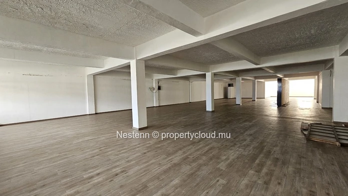1100 m² office.