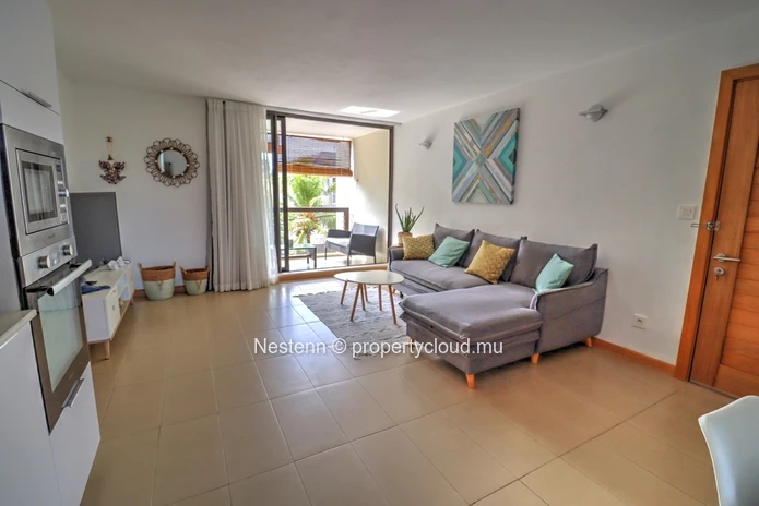 Beautiful 2 bedroom apartment just minutes from the beach