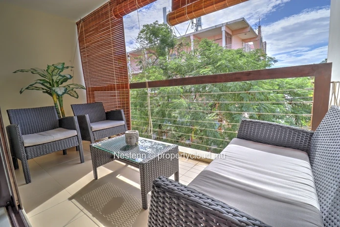 Beautiful 2 bedroom apartment just minutes from the beach