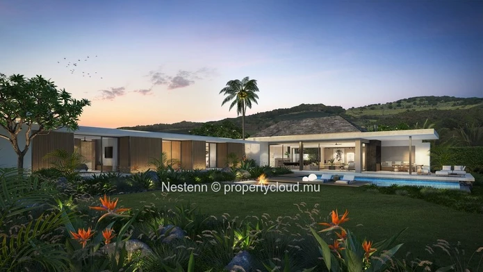 Single storey 3-bed villa with private pool and garden in a prestigious estate