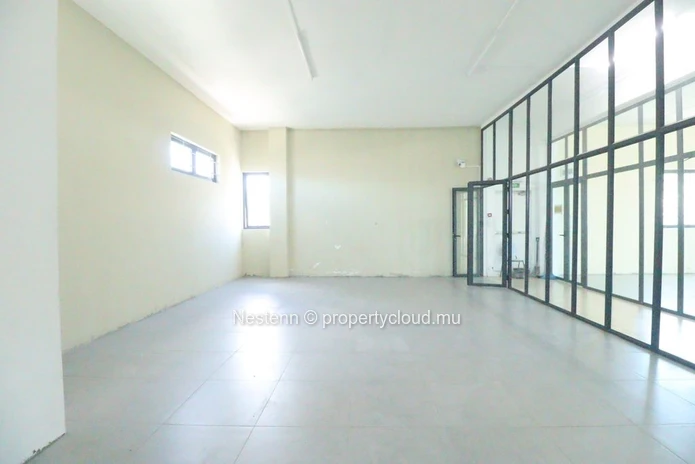 Espace bureau non meublé de 211 m² occupant l'ensemble du 4? étage