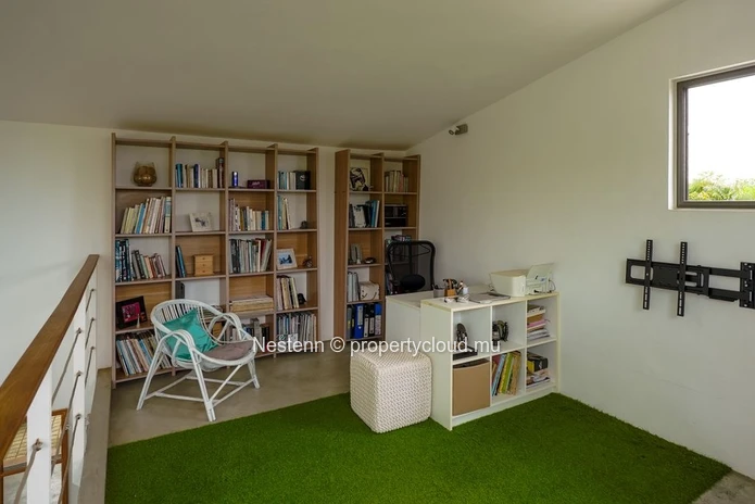 Maison contemporaine familiale avec mezzanine et spacieux jardin 