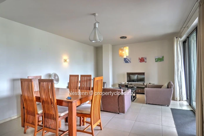 Beautiful three-bedroom apartment with terrace and sea view