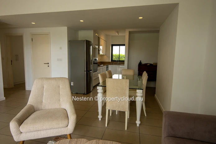 Furnished ground floor apartment with 3 bedrooms and garden 
